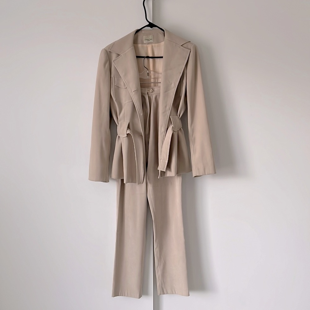 Vintage suit, made in France. Inseam 29”. Waist 27”